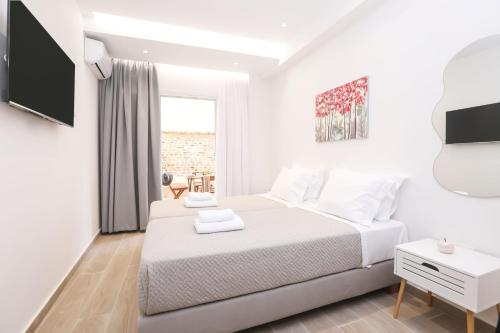 Elisavet City Apartment with Veranda