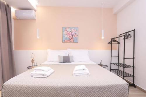 Elisavet City Apartment with Veranda