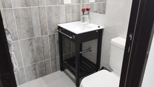 Et badeværelse på APA Sorken - cochera cubierta