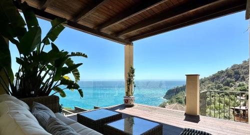 a view of the ocean from a house balcony at Beautiful House with splendid sea views, Calaiza Beach in La Herradura