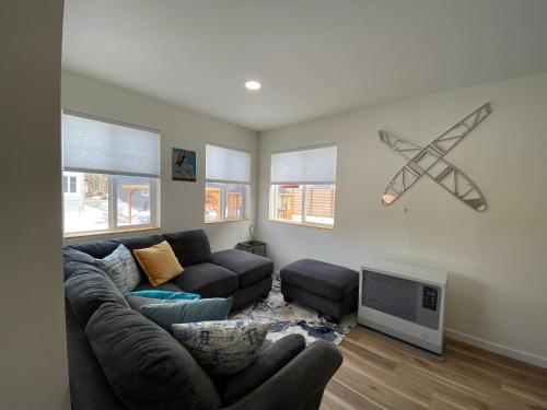 a living room with a couch and a tv at Talkeetna Bush Pilot House in Talkeetna
