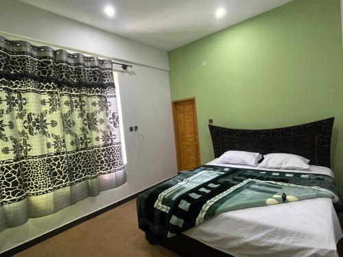 En eller flere senge i et værelse på The Abbott Crown Hotel Rajwal