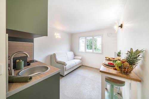 Studio Banane 2 min croisette mitoyen Martinez