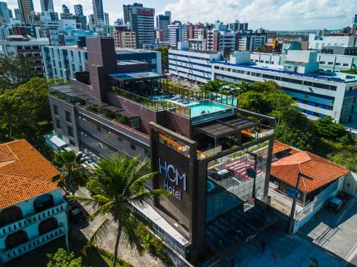 an overhead view of a building with a swimming pool at HCM - Hotel Corais de Manaira in João Pessoa