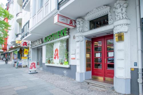 KAISER 02 by ROCKCHAIR Apartments l SUPERHOST Status l 3 Bedrooms Boxspringbeds 2 Bathrooms l Cozy Family & Business Flair 155 sqm 3 Balcony 2nd Floor Elevator up to 10 guests welcomes you! photo 46