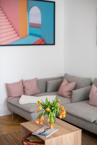 KAISER 02 by ROCKCHAIR Apartments l SUPERHOST Status l 3 Bedrooms Boxspringbeds 2 Bathrooms l Cozy Family & Business Flair 155 sqm 3 Balcony 2nd Floor Elevator up to 10 guests welcomes you! photo 10