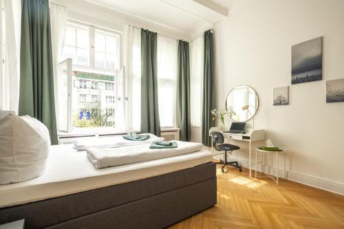 KAISER 02 by ROCKCHAIR Apartments l SUPERHOST Status l 3 Bedrooms Boxspringbeds 2 Bathrooms l Cozy Family & Business Flair 155 sqm 3 Balcony 2nd Floor Elevator up to 10 guests welcomes you! photo 22