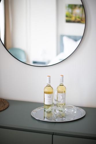 KAISER 02 by ROCKCHAIR Apartments l SUPERHOST Status l 3 Bedrooms Boxspringbeds 2 Bathrooms l Cozy Family & Business Flair 155 sqm 3 Balcony 2nd Floor Elevator up to 10 guests welcomes you! photo 11