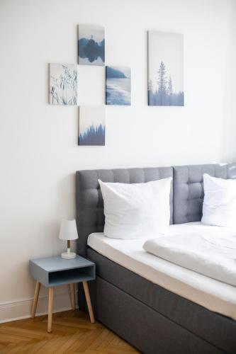 KAISER 02 by ROCKCHAIR Apartments l SUPERHOST Status l 3 Bedrooms Boxspringbeds 2 Bathrooms l Cozy Family & Business Flair 155 sqm 3 Balcony 2nd Floor Elevator up to 10 guests welcomes you! photo 50