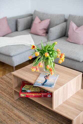 KAISER 02 by ROCKCHAIR Apartments l SUPERHOST Status l 3 Bedrooms Boxspringbeds 2 Bathrooms l Cozy Family & Business Flair 155 sqm 3 Balcony 2nd Floor Elevator up to 10 guests welcomes you! photo 45