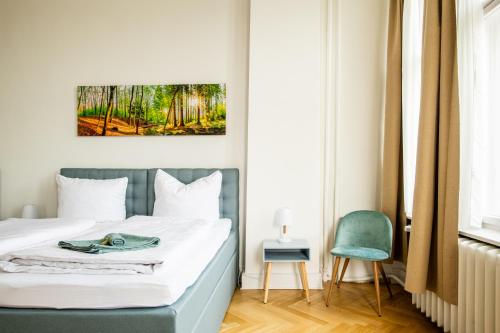 KAISER 02 by ROCKCHAIR Apartments l SUPERHOST Status l 3 Bedrooms Boxspringbeds 2 Bathrooms l Cozy Family & Business Flair 155 sqm 3 Balcony 2nd Floor Elevator up to 10 guests welcomes you! photo 67