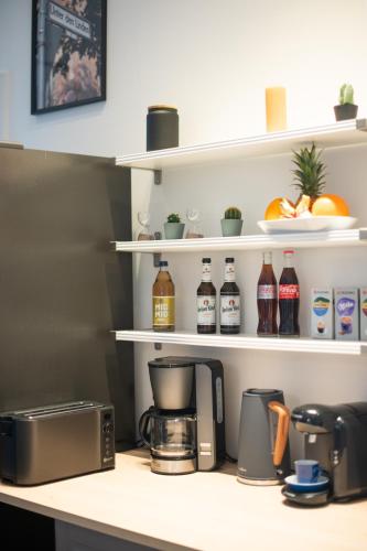 KAISER 02 by ROCKCHAIR Apartments l SUPERHOST Status l 3 Bedrooms Boxspringbeds 2 Bathrooms l Cozy Family & Business Flair 155 sqm 3 Balcony 2nd Floor Elevator up to 10 guests welcomes you! photo 65