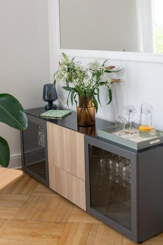 KAISER 02 by ROCKCHAIR Apartments l SUPERHOST Status l 3 Bedrooms Boxspringbeds 2 Bathrooms l Cozy Family & Business Flair 155 sqm 3 Balcony 2nd Floor Elevator up to 10 guests welcomes you! photo 90