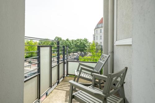 KAISER 02 by ROCKCHAIR Apartments l SUPERHOST Status l 3 Bedrooms Boxspringbeds 2 Bathrooms l Cozy Family & Business Flair 155 sqm 3 Balcony 2nd Floor Elevator up to 10 guests welcomes you! photo 81