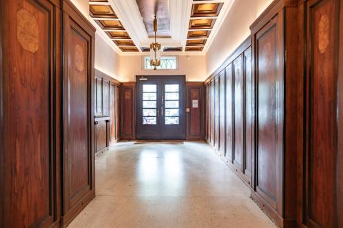 KAISER 02 by ROCKCHAIR Apartments l SUPERHOST Status l 3 Bedrooms Boxspringbeds 2 Bathrooms l Cozy Family & Business Flair 155 sqm 3 Balcony 2nd Floor Elevator up to 10 guests welcomes you! photo 83