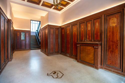 KAISER 02 by ROCKCHAIR Apartments l SUPERHOST Status l 3 Bedrooms Boxspringbeds 2 Bathrooms l Cozy Family & Business Flair 155 sqm 3 Balcony 2nd Floor Elevator up to 10 guests welcomes you! photo 94