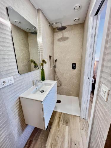 Bonito apartamento moderno con terraza privada