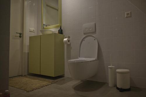 Ένα μπάνιο στο WetterLoft - Luxe appartement met aanlegsteiger en terras