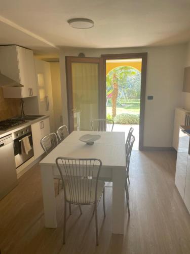 a kitchen and dining room with a table and chairs at Villa Elena appartamento in villa in Montinelle