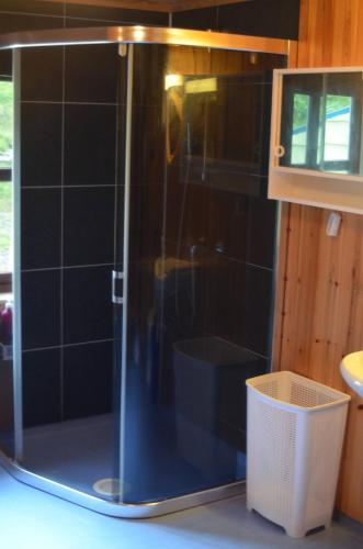 Ein Badezimmer in der Unterkunft Bay View Island Room - Svanøy