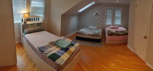 a room with two beds in a room at Spacious Family Room in Pickering for 4-5 members-Great Location P2a in Pickering