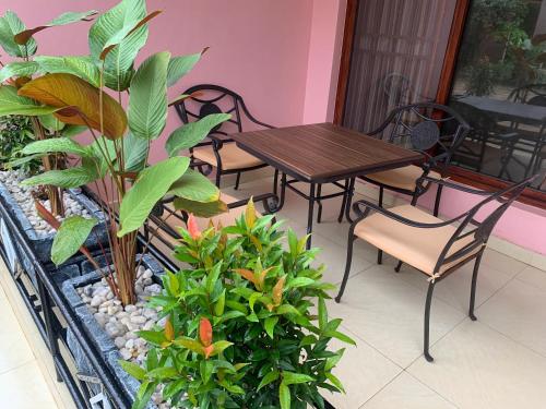 Balkoni atau teres di UM Apartments
