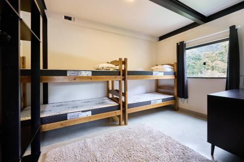 Двуетажно легло или двуетажни легла в стая в Moderna do Prumirim