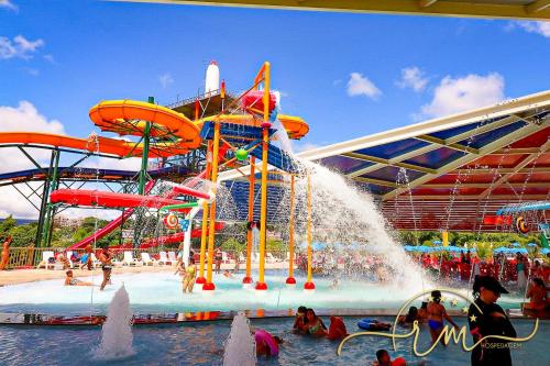 Piscina en o cerca de Spazzio diRoma RM Hospedagem com Acesso Acqua Park/Splash