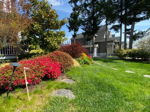 a house with a garden with flowers in the yard at Mae Sweet Home in Surrey
