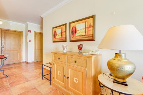 a living room with a table with a lamp on it at Apartment with 2 bedrooms, 2m to the beach in Armação de Pêra