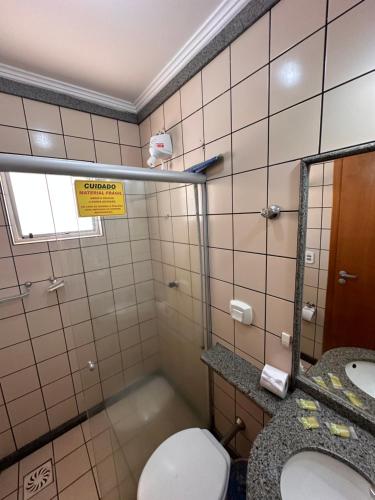 Koupelna v ubytování diRoma Internacional Resort RM Hospedagem