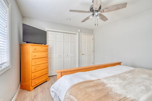 a bedroom with a bed and a flat screen tv at Welcome to the Kinglet's Nest, Spacious property with AC SHARC, Hot-tub, Bikes, Games, Grill, Golf and Pets in Sunriver