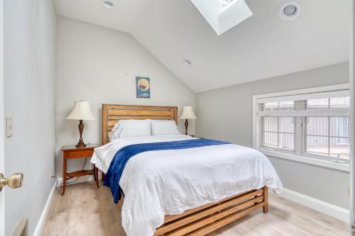 a bedroom with a bed and a window at Welcome to the Kinglet's Nest, Spacious property with AC SHARC, Hot-tub, Bikes, Games, Grill, Golf and Pets in Sunriver