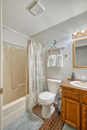 a bathroom with a toilet and a sink and a shower at Welcome to the Kinglet's Nest, Spacious property with AC SHARC, Hot-tub, Bikes, Games, Grill, Golf and Pets in Sunriver