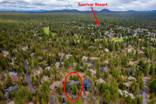 an aerial view of a subdivision with a red circle at Welcome to the Kinglet's Nest, Spacious property with AC SHARC, Hot-tub, Bikes, Games, Grill, Golf and Pets in Sunriver