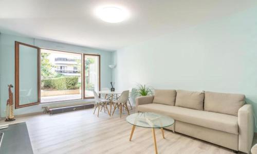 Photo de la galerie de l'établissement Appart La Défense 80m² w/ private Garden and Parking, à Puteaux