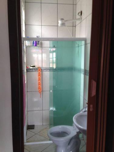 Bilik mandi di hostel casa de praia suites