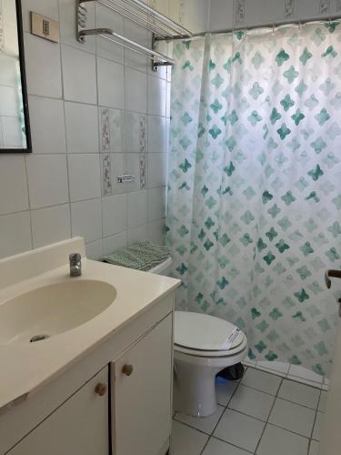 Ένα μπάνιο στο Cabañas Villa Los Platanos