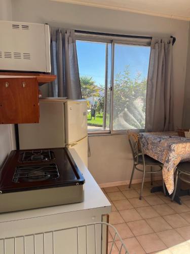 Η κουζίνα ή μικρή κουζίνα στο Cabañas Villa Los Platanos