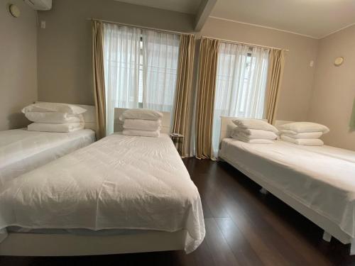 מיטה או מיטות בחדר ב-名古屋车站整租度假House可停两台车生活便利