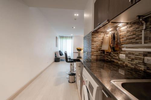 Кухня или мини-кухня в My Resort Beach Apartment
