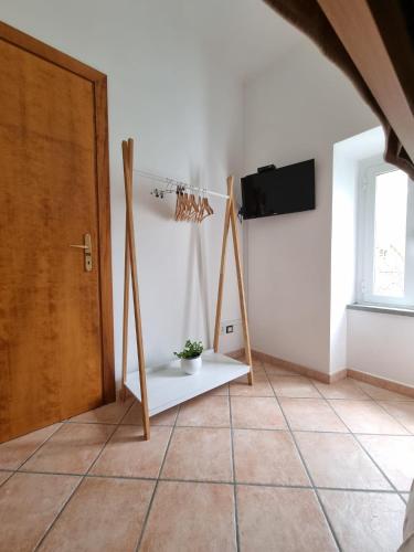 Una televisión o centro de entretenimiento en "Rosa di sera" - Relax in Toscana con Spa privata