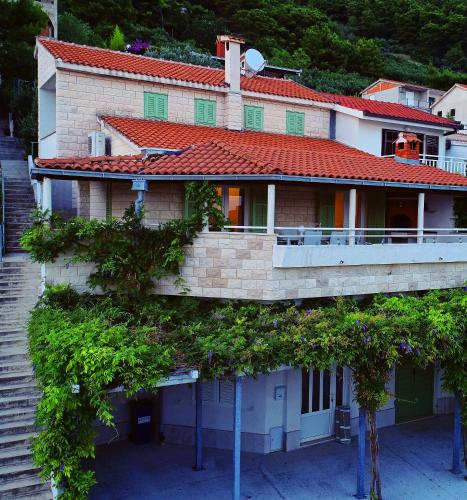Seaside holiday house Pisak, Omis - 22862