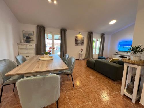 Seaside holiday house Pisak, Omis - 22862