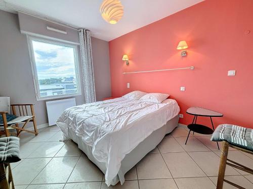 Ένα ή περισσότερα κρεβάτια σε δωμάτιο στο Appartement Granville, 2 pièces, 2 personnes - FR-1-361-17