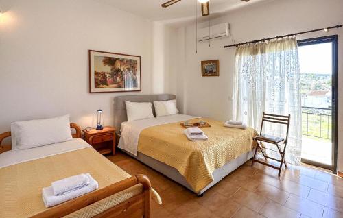 a bedroom with two beds and a window at Nice Home In Theologos With Wi-fi in Theológos