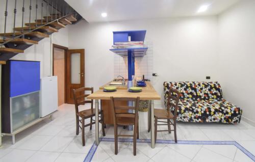 Gorgeous Apartment In Napoli With Wifi