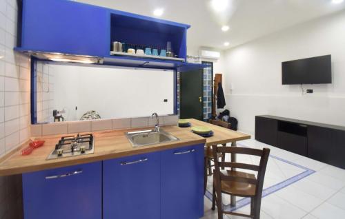 Gorgeous Apartment In Napoli With Wifi