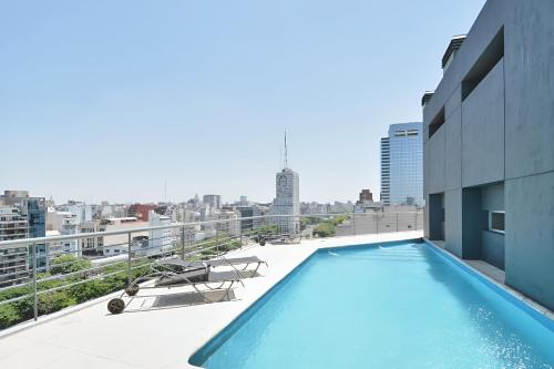 a swimming pool on the roof of a building at Apart 1013 con Piscina Gimnasio Laundry y Seguridad 24 hs in Buenos Aires