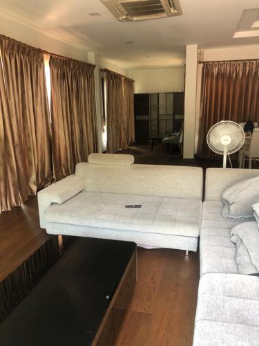 Ένα ή περισσότερα κρεβάτια σε δωμάτιο στο Chiang mai Happy Villa